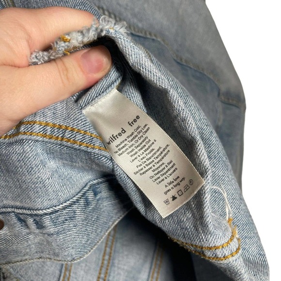 Wilfred Free Aritzia Sandalis Fringed Hem Button Down Cropped Denim Jacket Small - Picture 11 of 11